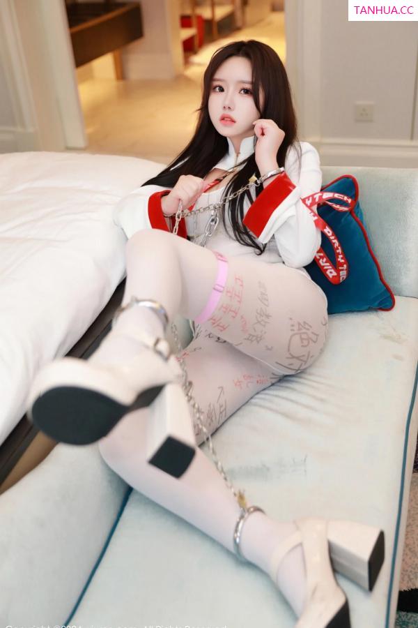   [XiuRen]高清写真图 2024.03.19 No.8258 小薯条nienie 美臀性感第33张图片